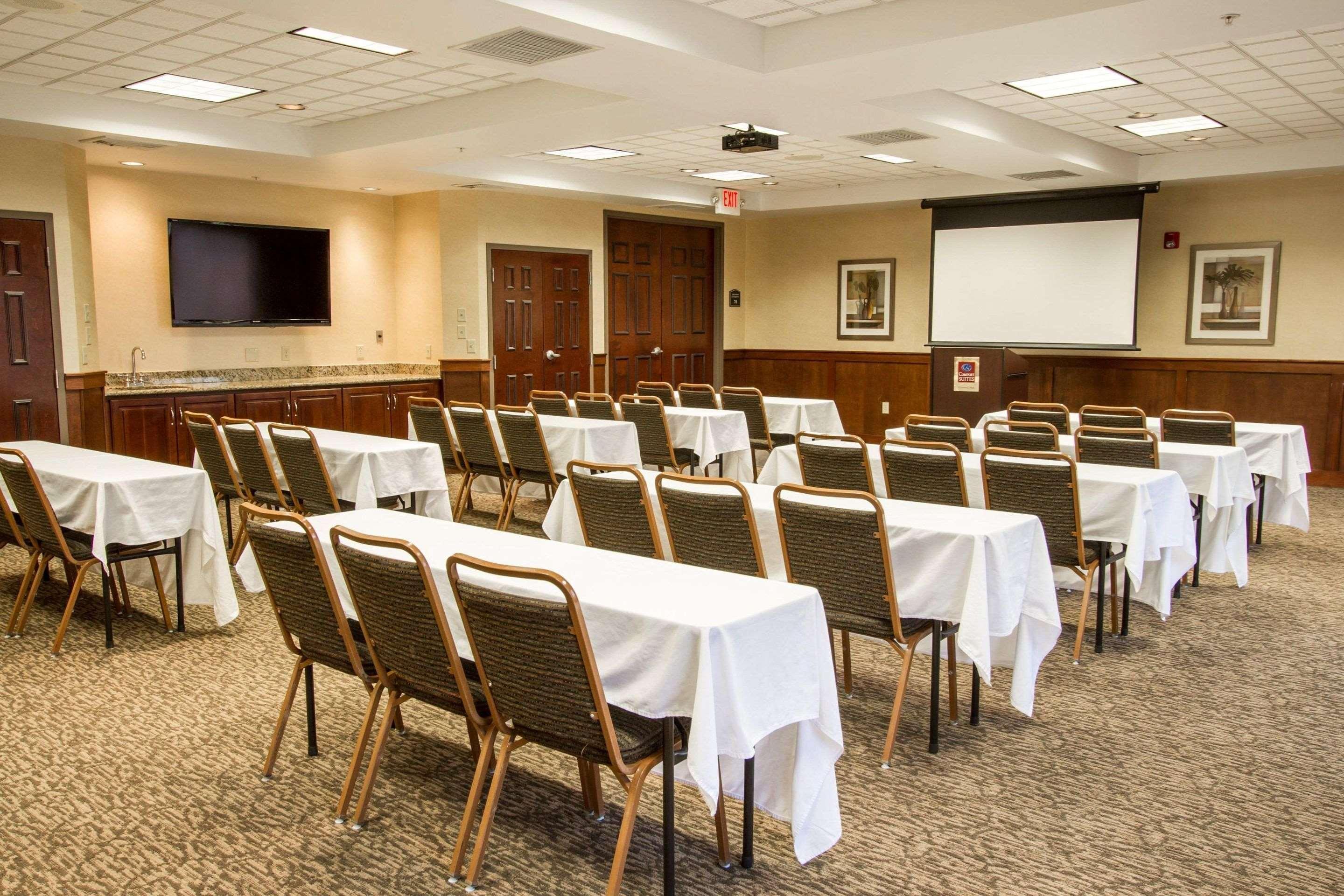 Comfort Suites Grand Rapids North Comstock Park Luaran gambar